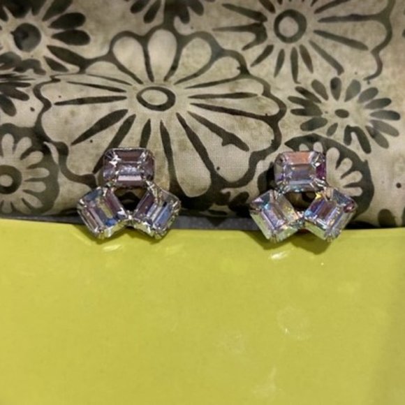 VTG Aurora Borealis Baguette Gold Tone Earrings - Picture 8 of 10